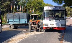 Antalya Manavgat’ta Traktör ile Safari Otobüsü Çarpıştı: 2 Yaralı
