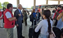 Gençlik Merkezi Terminalde Öğrencileri Bilgilendiriyor ve Broşür Dağıtıyor
