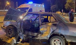 Kayseri’de Feci Kaza: Otomobil Ortadan Büküldü, 3 Yaralı