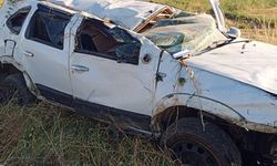 Manisa Salihli’de Kamyonet Takla Atarak Tarlaya Uçtu: Sürücü Yaralı Kurtuldu