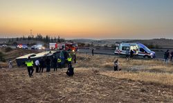 Şanlıurfa-Gaziantep Otoyolunda Feci Otobüs Kazası: 27 Kişi Hastaneye Kaldırıldı