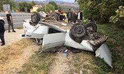 Tosya’da Otomobil Yoldan Çıkarak Takla Attı: Yaralılar Hastaneye Kaldırıldı