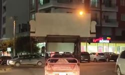 Akan Trafikte Koltuk Taşıdı, Görenler Şaştı Kaldı!