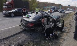 Ankara’da Tır ve Otomobil Kafa Kafaya Çarpıştı