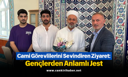 Cami Görevlilerini Sevindiren Ziyaret: Gençlerden Anlamlı Jest