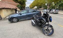 Çorum’da sokak kesişiminde motosiklet kazası meydana geldi