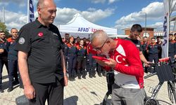 İzmirli Gezgin Orhan Kotluk’tan “Asrın Felaketi”ne Duygulandıran Yolculuk