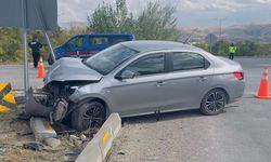Kavşakta Meydana Gelen Kazada 2 Kişi Yaralandı