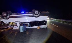 TEM Otoyolu’nda Minibüs Ters Döndü 4 Yaralı