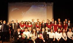 Zonguldak’ta “Kim Var?” Sanat Etkinliği Büyüledi: Yücel Arzen ve Genç Yetenekler Aynı Sahnedeydi