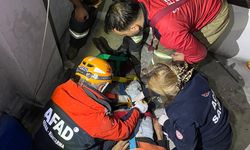 Apartman Boşluğuna Düşen Yaşlı Adam Kurtarıldı