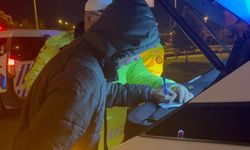 Direksiyon Başında Uyuyup Kaldırıma Çıktı! Uyandırılınca Olanlar Şaşırttı