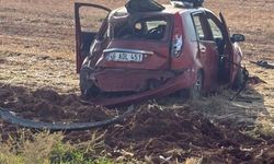 Direksiyon Hakimiyetini Kaybeden Sürücü Tarlaya Uçtu