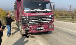 Feci Kaza: Arıza Yapan Otomobile Kamyon Çarptı, 1 Ağır Yaralı