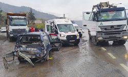 Feci Kaza: Beton Mikseri Otomobille Çarpıştı