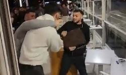 Kafede Çıkan Kavga Kamerada: Gençler Tekme Tokat Saldırdı