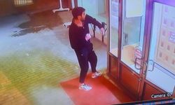 Kimliği Belirsiz Şahıs Camii Camlarını Yumrukladı!