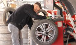 Kış Lastiği Zorunluluğu Yaklaşıyor! Sürücüler Lastikçilere Akın Etti