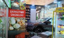 Kontrolden Çıkan Araç İş Yerine Girdi, Maddi Hasar Oluştu