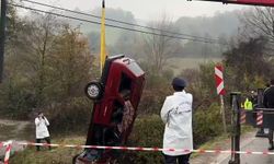 Kontrolünü Kaybeden Otomobil Dereye Uçtu