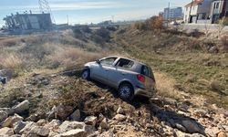 Korkutan Kaza: Otomobil Köprüden Asılı Kaldı