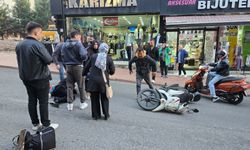 Motosiklet Yayaya Çarptı, Yolcu ve Sürücü de Yaralandı