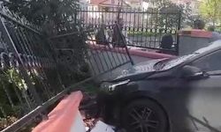 Otomobil Kayarak Bahçe Duvarına Çarptı!