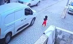 Teslimat Anı Faciaya Dönüştü: Minik Çocuk Kargo Aracının Altında Kaldı