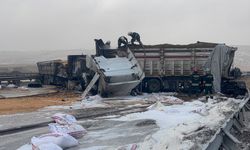 3 TIR çarpıştı: Yangın çıktı, yol trafiğe kapatıldı