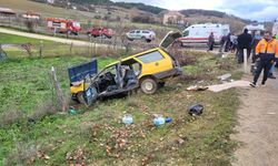 Afşar Köyü Yolunda Hafif Ticari Araç ile Otomobil Çarpıştı