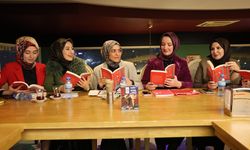 Bir Araya Geldiler, Altın Değil Kitap Paylaştılar!