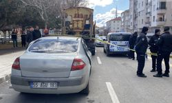 Cadde Üzerinde Otomobilde 30 Yaşındaki Genç Hayatını Kaybetti