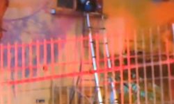 Dumanlar Arasında Can Pazarı: İtfaiye Camı Kırarak Kurtardı!