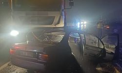 Feci Kaza: Kamyon ile Otomobil Çarpıştı, 3 Kişi Yaralandı