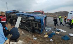 İmranlı’da mahkûm taşıyan araç kaza yaptı! 5 yaralı