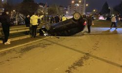 Kontrolden çıkan araç taklalar atarak ters döndü