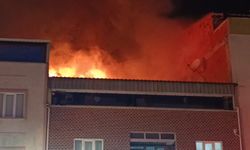 Korkutan Çatı Yangını! Mahallede Panik Dolu Gece