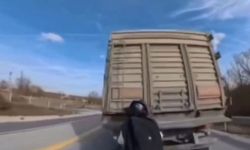 Motosiklet Sürücüsü Kamyona Arkadan Çarptı