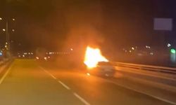 Seyir Halindeki Otomobil Alev Topuna Döndü! Sürücü Son Anda Kurtuldu