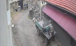 Şiddet görüntüleri ortaya çıktı: Kova, sopa, tekme… Karısını acımasızca dövdü!