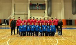 Voleybol Takımlarından Bölge Şampiyonasında İki Derece!