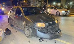 Kavşakta Kaza: Otomobil ile Motokurye Çarpıştı, 1 Yaralı