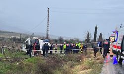 Sağlık Personelini Taşıyan Servis Devrildi: 1’i Ağır 25 Yaralı