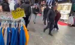 Tarihi Çarşıda Tehlikeli Anlar! Esnaf Çatıya Çıktı, İple Önlem Aldı