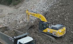 Yol Kapandı, Ekipler Sahada: Heyelanla Mücadele Devam Ediyor