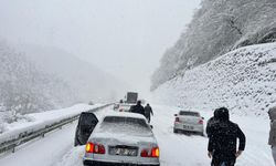 Zonguldak’ta kar ulaşımı aksattı Ereğli yolu uzun araçlara kapatıldı