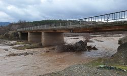 50 Köyü Bağlayan Köprü Çöktü! Bölge Alarmda