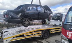 Direksiyon Hakimiyetini Kaybetti! Araç Mezarlığa Uçtu