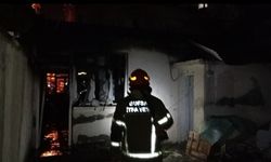 Gece Yarısı Korkutan Yangın! Ev Küle Döndü