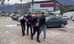 Görev Başındaki Polise Kafa Attılar!
